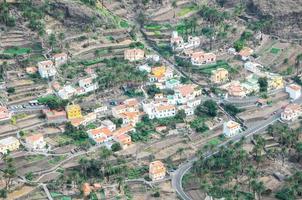 vista aérea de uma pequena cidade foto