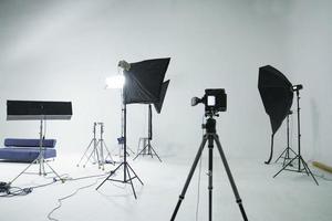 estúdio fotográfico com equipamento profissional para filmagem. foto