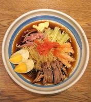 tigela de macarrão ramen japonês foto