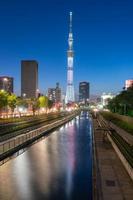 tokyo skytree no crepúsculo foto