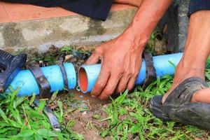 encanador cortar reparar encanamento quebrado tubo foto