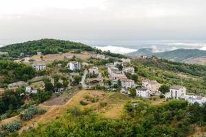 cidade nas montanhas foto