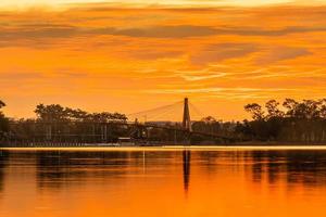 pôr do sol aproximadamente outono a partir de a céu em a horizonte refletido para dentro a água foto