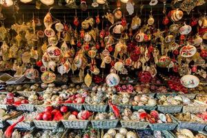 decoração de natal no mercado foto