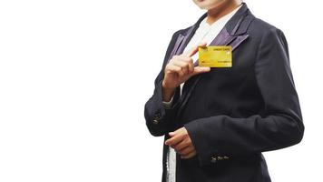 empresária segurando cartão de crédito foto