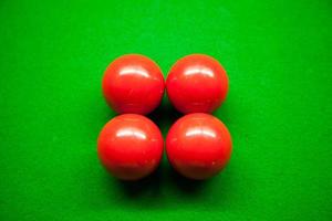 bolas de snooker vermelhas foto