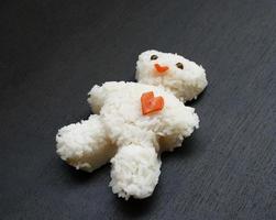 urso feito de arroz foto