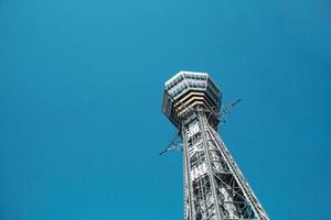 tsutenkaku torre dentro Shinsekai distrito. Está uma ponto de referência do Osaka Japão foto