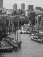 a cidade de rotterdam na holanda foto