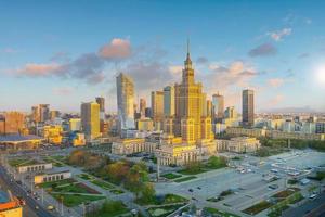 foto aérea do horizonte do centro da cidade de Varsóvia, na Polônia