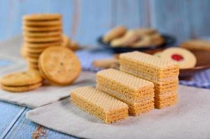 biscoitos dispostos em um pano foto