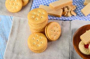 biscoitos dispostos em um pano foto