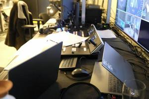 equipamento nos bastidores dentro uma televisão estúdio foto