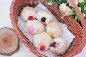 delicioso sabor preenchidas bola rosquinhas Como uma fundo foto