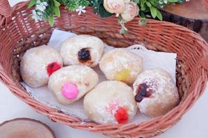 delicioso sabor preenchidas bola rosquinhas Como uma fundo foto