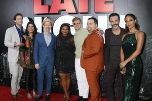 los angeles - 30 de maio ike barinholtz, nisha ganatra, dennis ohare, mindy kaling, john early, paul hauser, reid scott, megalyn echikunwoke na estreia noturna no teatro orpheum em 30 de maio de 2019 em los angeles, ca foto