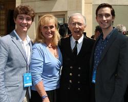 los angeles 10 de maio - joshua kopell, catrina kopell, bernie kopell, aleander kopell no Princess Cruises recebem placa de estrela honorária como amigo da calçada da fama de hollywood no dolby theater em 10 de maio de 2018 em los angeles, ca foto