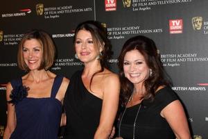 los angeles, 4 de novembro - wendie malick, jane leeves e valerie bertinelli chegam ao 19º prêmio anual bafta los angeles britannia no hyatt regency century plaza em 4 de novembro de 2010 na cidade do século, ca foto