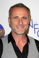 los angeles, 12 de dezembro - timothy v. murphy na estréia das aulas de vôo no laemmle monica 4-plex em 12 de dezembro de 2012 em santa monica, ca12 foto