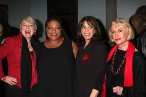 los angeles, 18 de fevereiro - alison arngrim, diane amos kate linder, tippi hedren no vday, performance de monólogos de vagaina no barnsdall gallery theater em 18 de fevereiro de 2011 em los angeles, ca foto