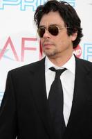 Benecio del Toro chegando ao AFI Life Achievement Awards em homenagem a Michael Douglas nos estúdios da Sony, em Culver City, Ca, em 11 de junho de 2009. foto