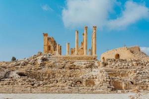 templo de artemis em gerasa, jerash dos dias atuais, jordan foto