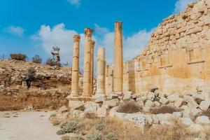 templo de artemis em gerasa, jerash dos dias atuais, jordan foto