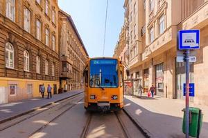 bonde antigo no centro da cidade de Budapeste, Hungria foto