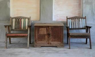 mobília de madeira velha foto