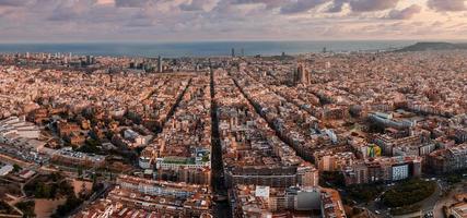 Barcelona rua aéreo Visão com lindo padrões dentro Espanha. foto