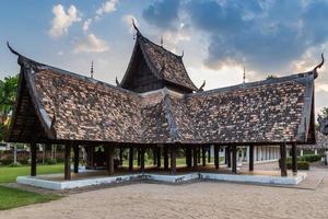 wat ton kain, antigo templo de madeira em chiang mai tailândia. foto