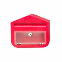 uma vermelho caixa de correio em isolado branco com recorte caminho. foto