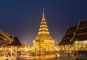 têmpora phra este Hariphunchai dentro lamphum, província chang maio, Tailândia foto