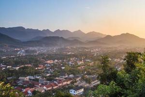 ponto de vista e paisagem em luang prabang, laos. foto