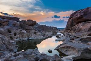 incrível sam phan bok e grand canyon em ubon, tailândia. foto