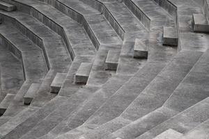 escadas em anfiteatro na cidade de bilbao, espanha foto