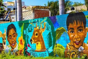 playa del carmen quintana roo méxico 2021 paredes artísticas com pinturas e grafites playa del carmen méxico. foto