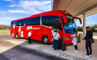 Cancun quintana roo México 2021 alvoroço ônibus estação Pare dentro Cancun aeroporto México. foto