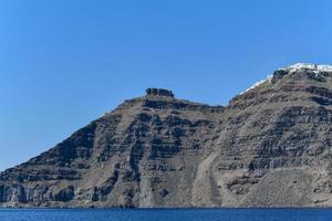 Visão do a ilha do santorini a partir de ne kameni a vulcão dentro a caldeira do santorini, Cíclades ilhas, Grécia, Europa foto