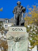 estátua para famoso pintor goya 1746 lado de fora a Entrada para a prado museu arte galeria dentro madri, Espanha, Europa. foto