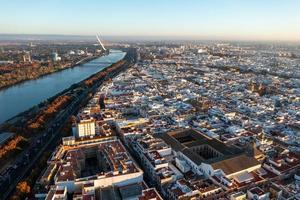 Sevilha cidade aéreo Visão dentro Sevilha província do Andaluzia Autônomo comunidade do Espanha, Europa foto