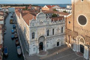 escola grande di san marco e parcial do basílica di san Giovanni e paolo Igreja dentro Veneza, Itália. foto