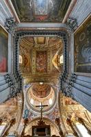 Nápoles, Itália - agosto 20, 2021, majestoso cofre do a basílica do santa maria degli angeli dentro pizzofalcone dentro Nápoles, Itália foto