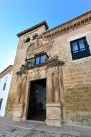 fachada do a Palácio do Mondragão dentro ronda, Espanha construído dentro a anos 1300 estava uma vez a Palácio do a mourisco régua abade malleque, ou abomélico, filho do a rei do Marrocos. foto