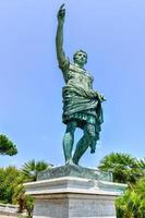 estátua do César augusto de a golfo do Nápoles dentro Nápoles, Itália. foto