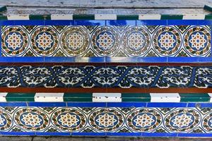 detalhado azulejos dentro donna elvira quadrado dentro sevilha, Andaluzia, Espanha. foto