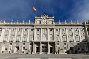 a real Palácio palácio real dentro madri, Espanha durante inverno. foto