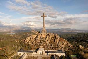 vale do a caído - uma memorial dedicada para vítimas do a espanhol Civil guerra e localizado dentro a serra de guadarrama, perto madri. foto