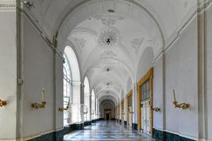 Nápoles, Itália - agosto 17, 2021, luxuoso interior do a real Palácio do Nápoles dentro Itália. foto