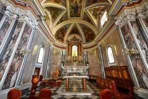 sorrento, Itália - agosto 27, 2021, intrincado interior do a Igreja do santi felice e bacalhau dentro sorrento, Itália. foto